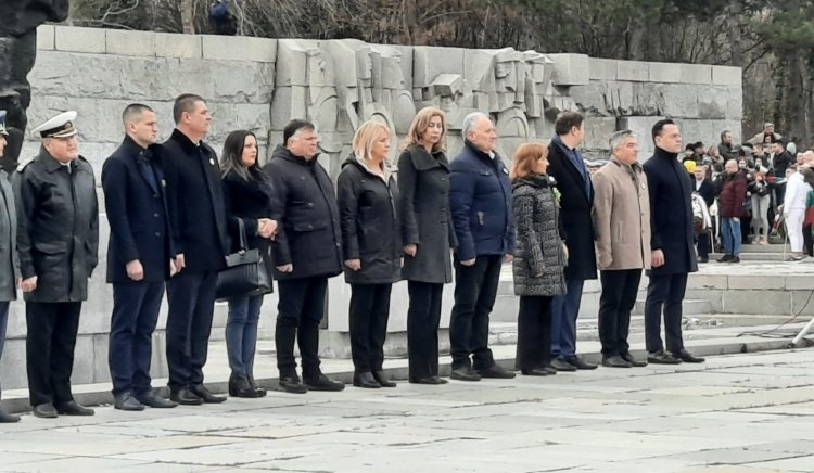 Мая Димитрова и социалистите в Добрич почетоха паметта на загиналите при освобождението на града