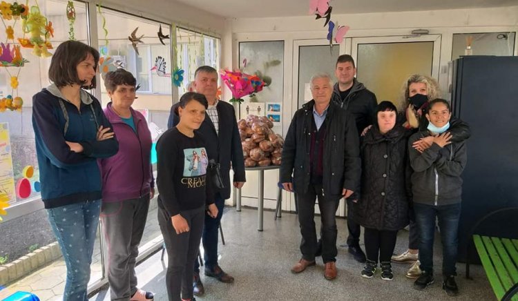 Социалисти от област Добрич зарадваха 800 нуждаещи се с козунаци по инициативата “Солидарен Великден“